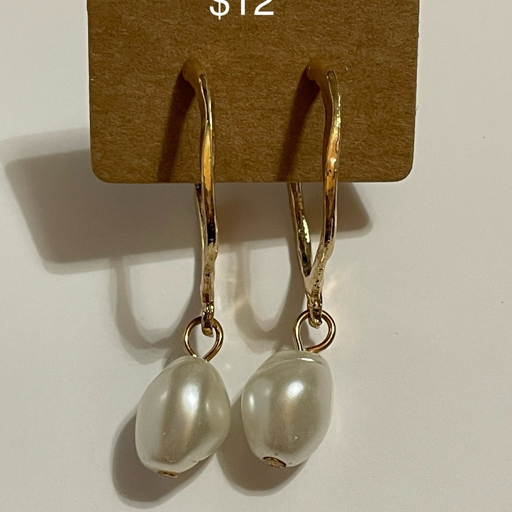 Elegant Gold and Pearl Drop Earrings